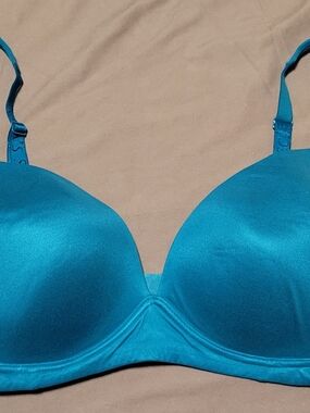 Victoria's Secret Body By Victoria Teal Wireless Push-Up Bra